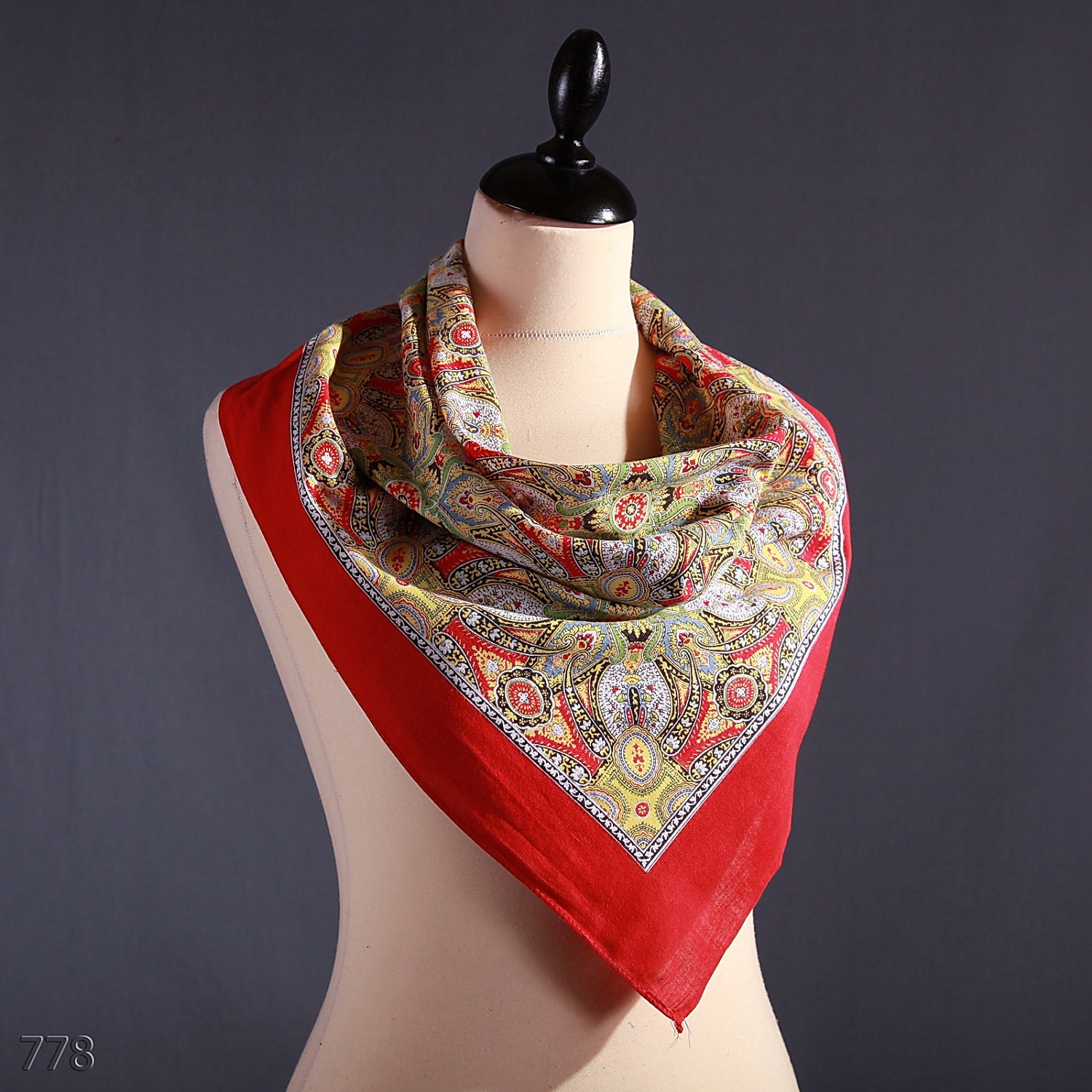 Vintage 80s Russian Babushka Cotton Scarf / Red Paisley Scarf