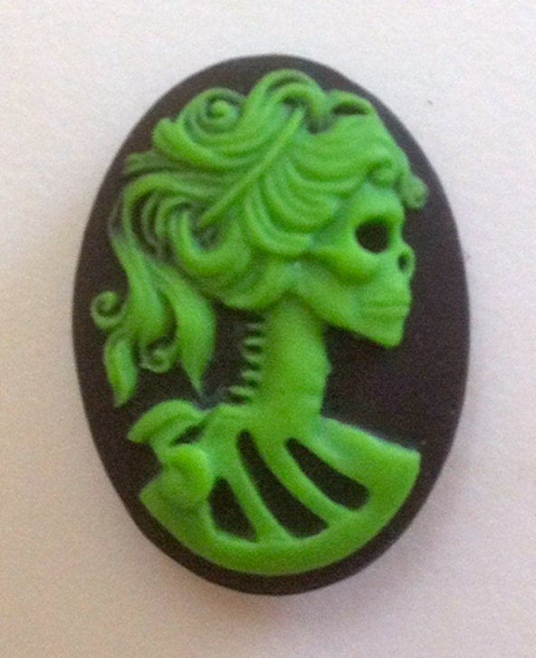 Skeletal Goddess Cameo 18x13mm, set of 6 in Zombie Green