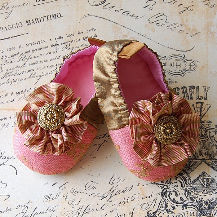 LA VIE En ROSE-baby shoes- size 4- Ready to ship