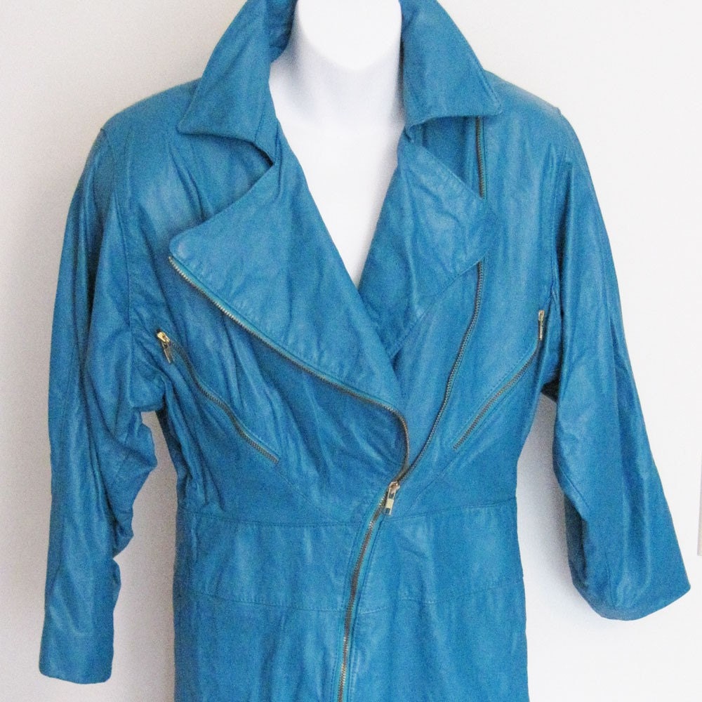 THE 80s CALLED... they want their coat back. Electric turquoise leather, padded shoulders, asymmetrical zippers S M