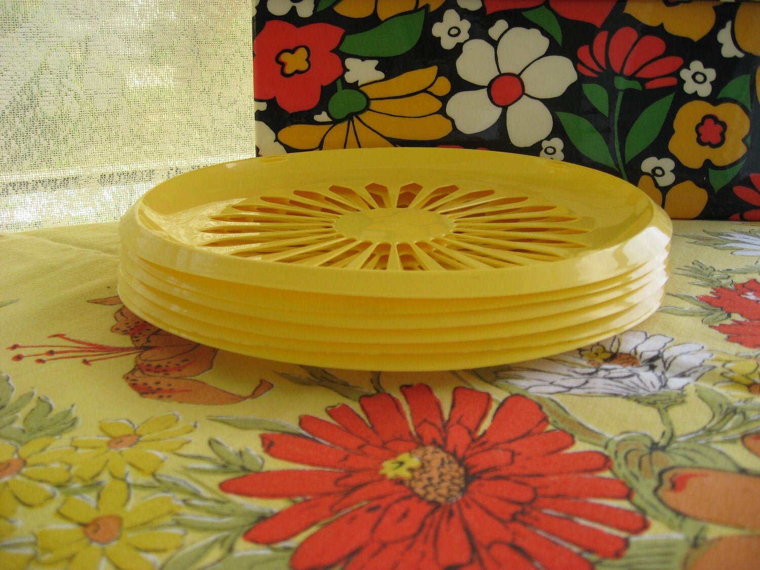 Plastic paper plate holders sunshine yellow by AntiquesPlus