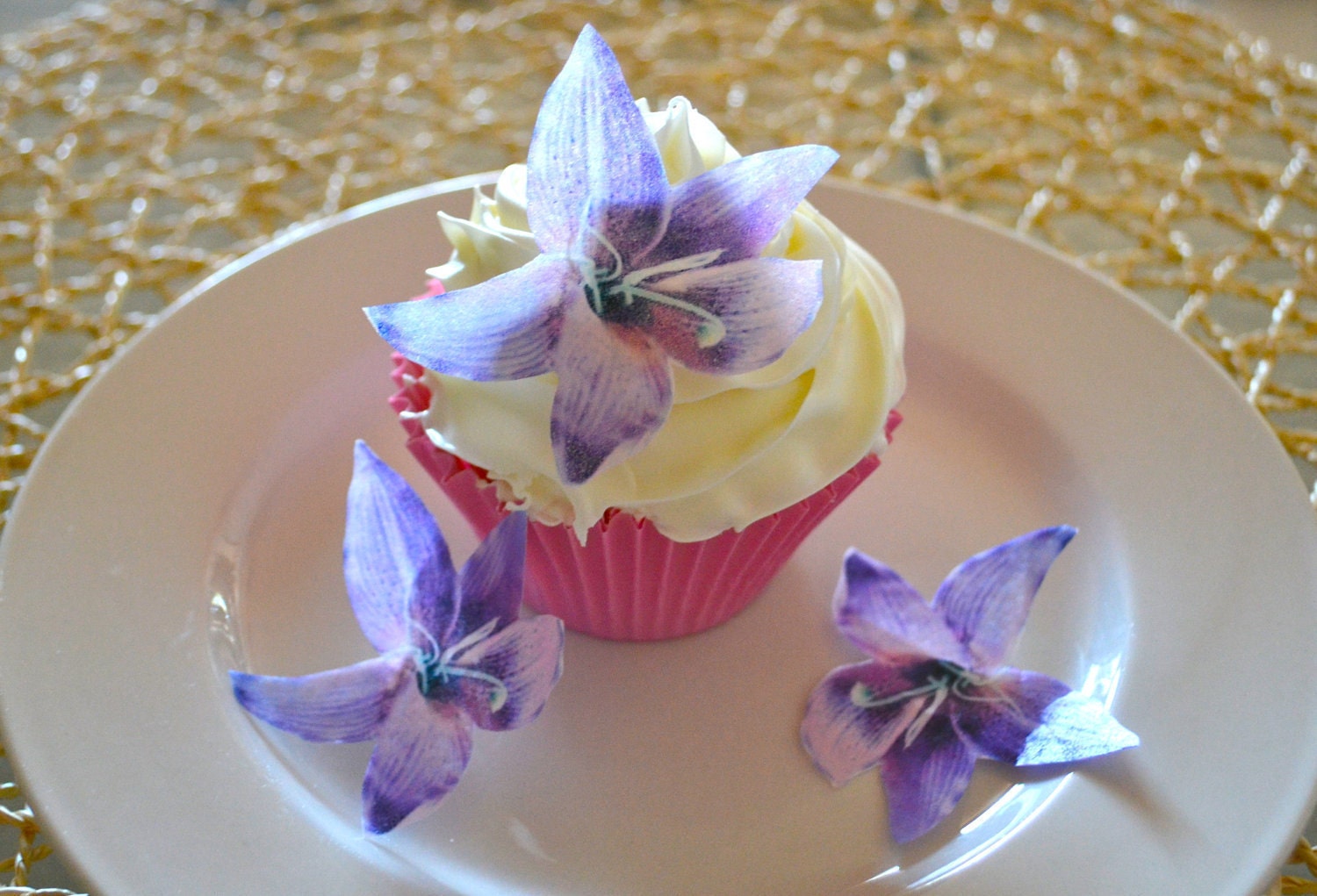 Edible Lily Flower - Purple set of 12 Cake & Cupcake toppers - Food Accessories