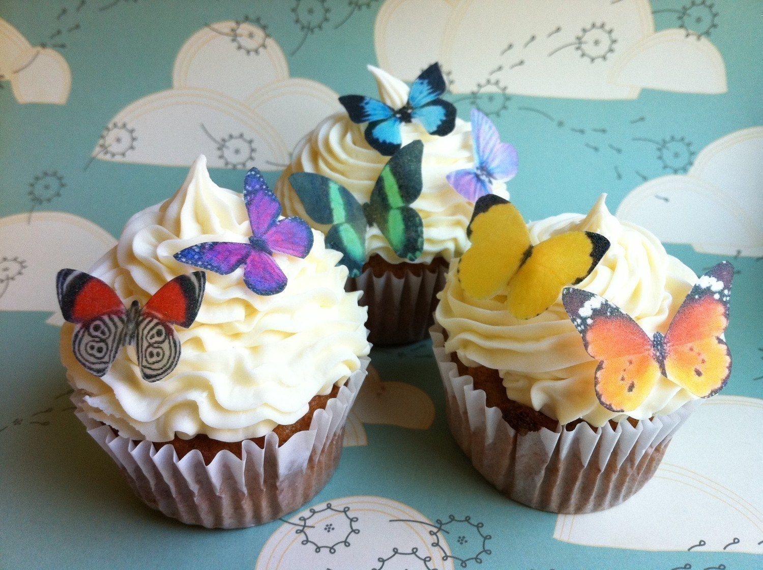 EDIBLE Butterflies The Original - Small Assorted - Cake & Cupcake toppers - PRECUT and Ready to Use