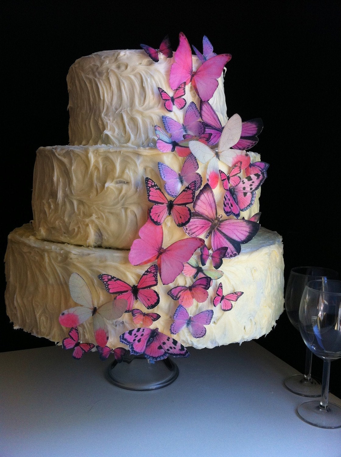 The Original EDIBLE BUTTERFLIES - Assorted Pink set of 30 - Cake & Cupcake toppers - Food Accessories