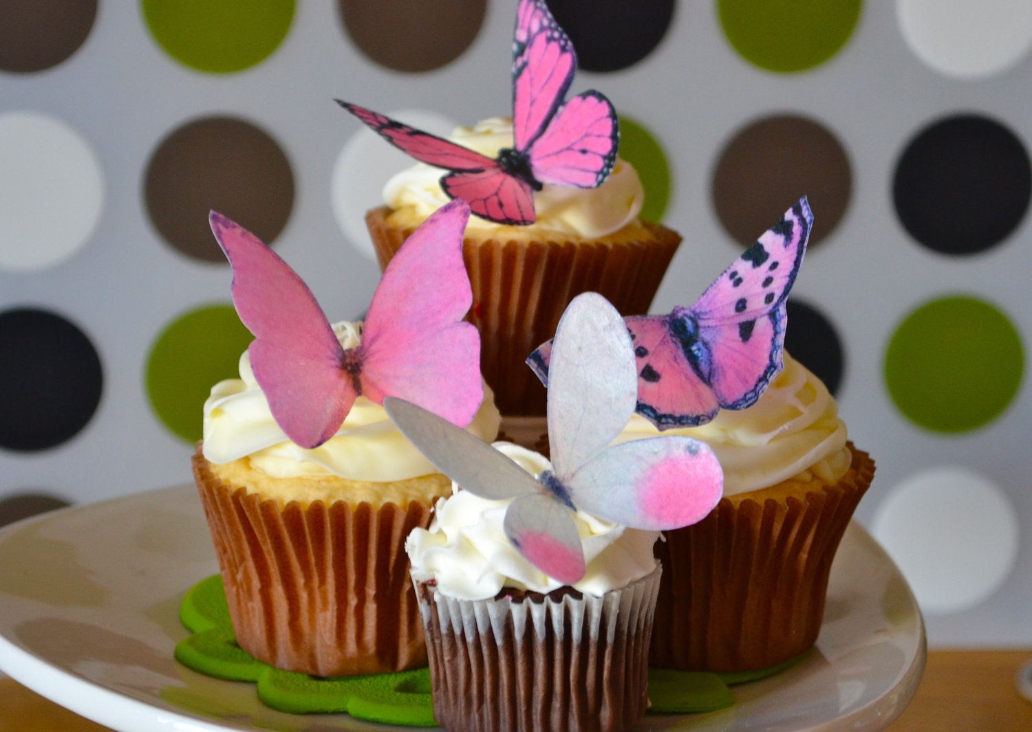 The Original EDIBLE BUTTERFLIES - Large Assorted Pink - Edible Wedding Favors