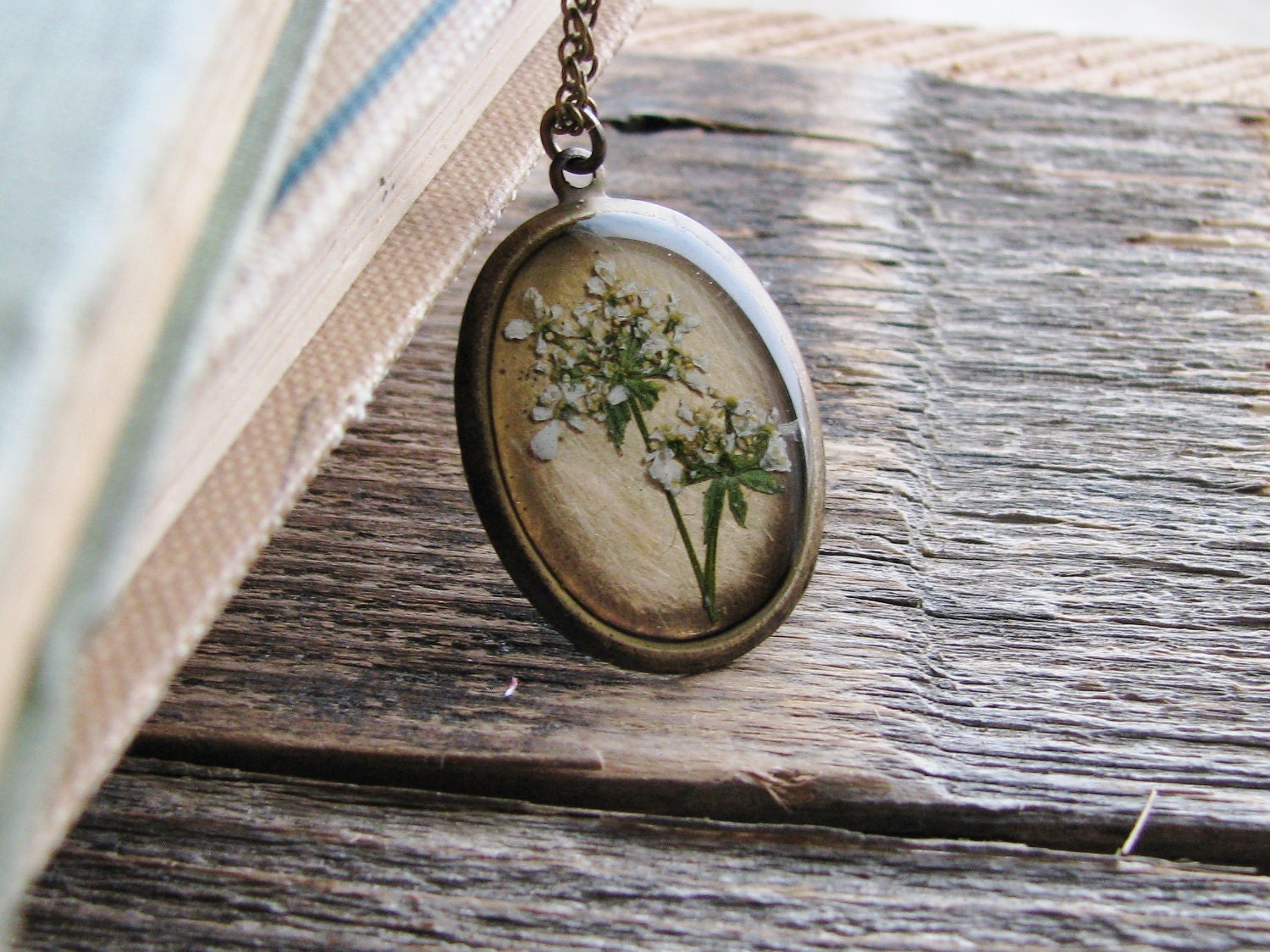 Pressed Wildflower Necklace Botanical Jewelry Resin Queen Anne's Lace Oval Pendant Antique Brass Chain