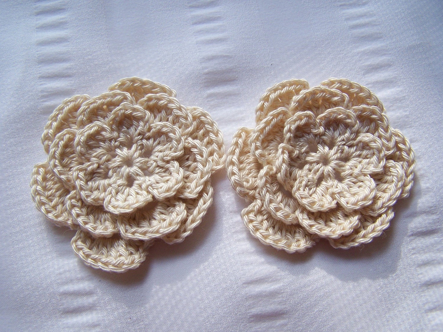 Crocheted flowers 2.5 inch cotton off white