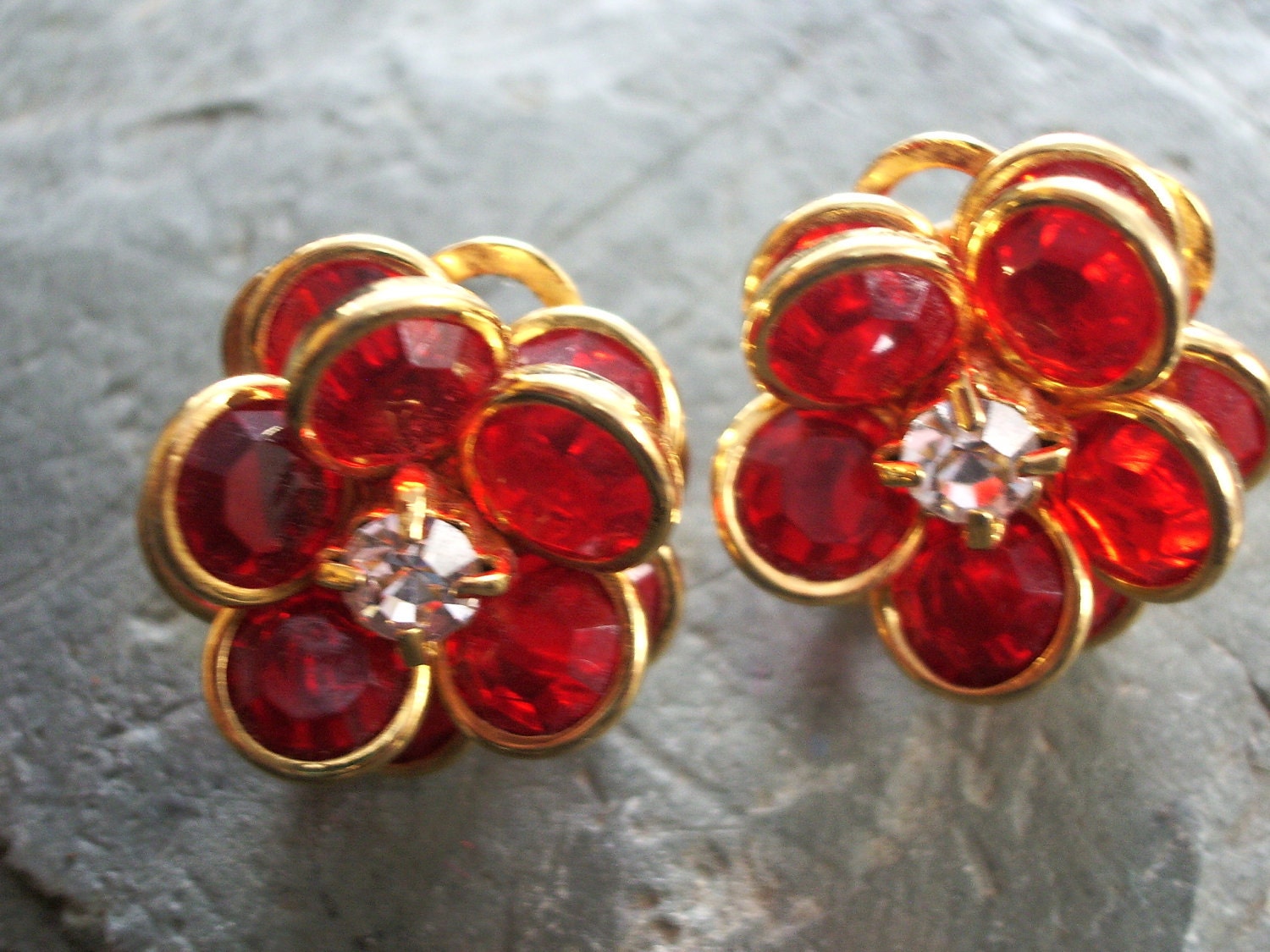 Avon Dimensional Red Crystal Flower Earrings Faceted Glass floral wedding prom pageant bridal mother of bride