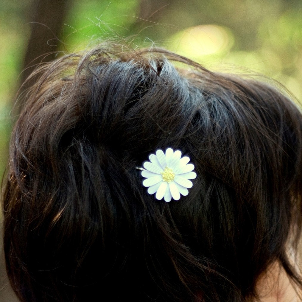 set of 3 medium daisy hair pins - paper flower accessories for everyday or special event
