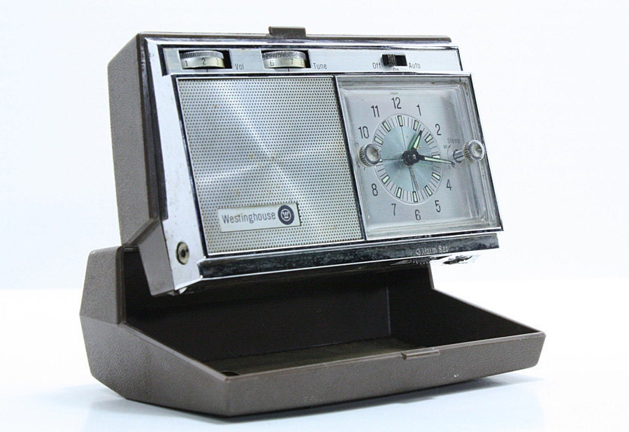 Vintage 1966 Westernhouse Travel Clock Radio