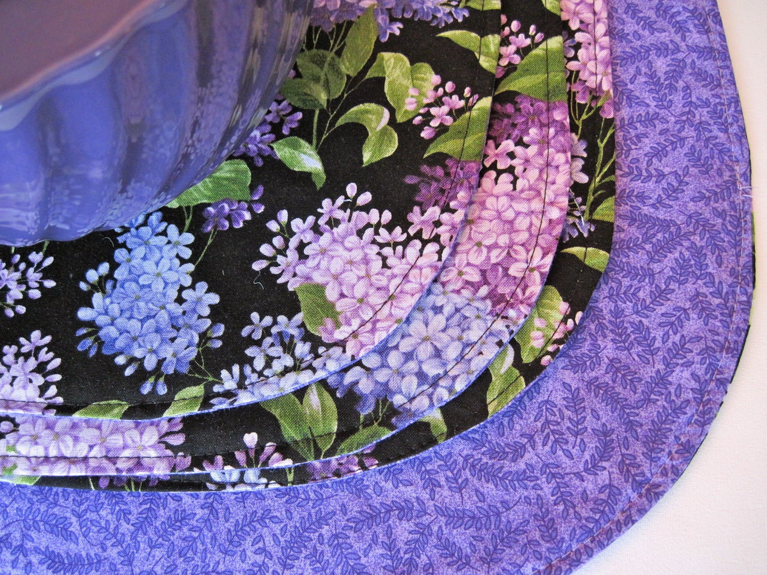 Purple Lilac Placemats set of 4 Oval by tracystreasuresri on Etsy
