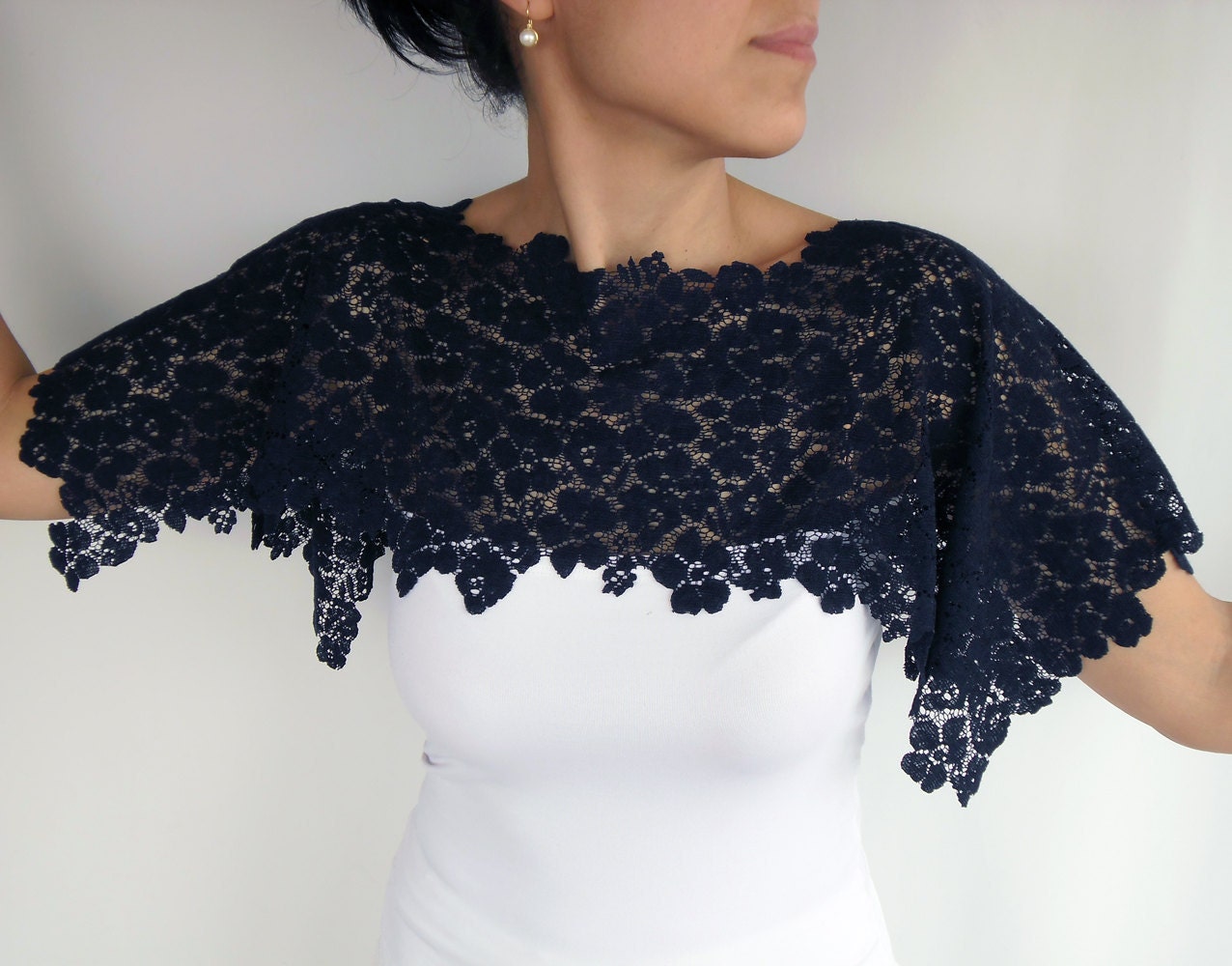 Lace shoulder wrap dark navy blue ultramarine, handmade - mammamiaeme Lace shoulder wrap dark navy blue ultramarine, handmade - mammamiaeme