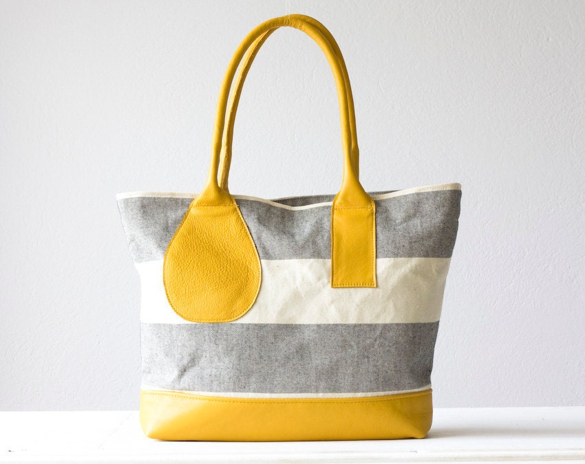 Shoulder bag , stripe tote , stripe purse in grey and offwhite with Yellow leather - Kallisto bag