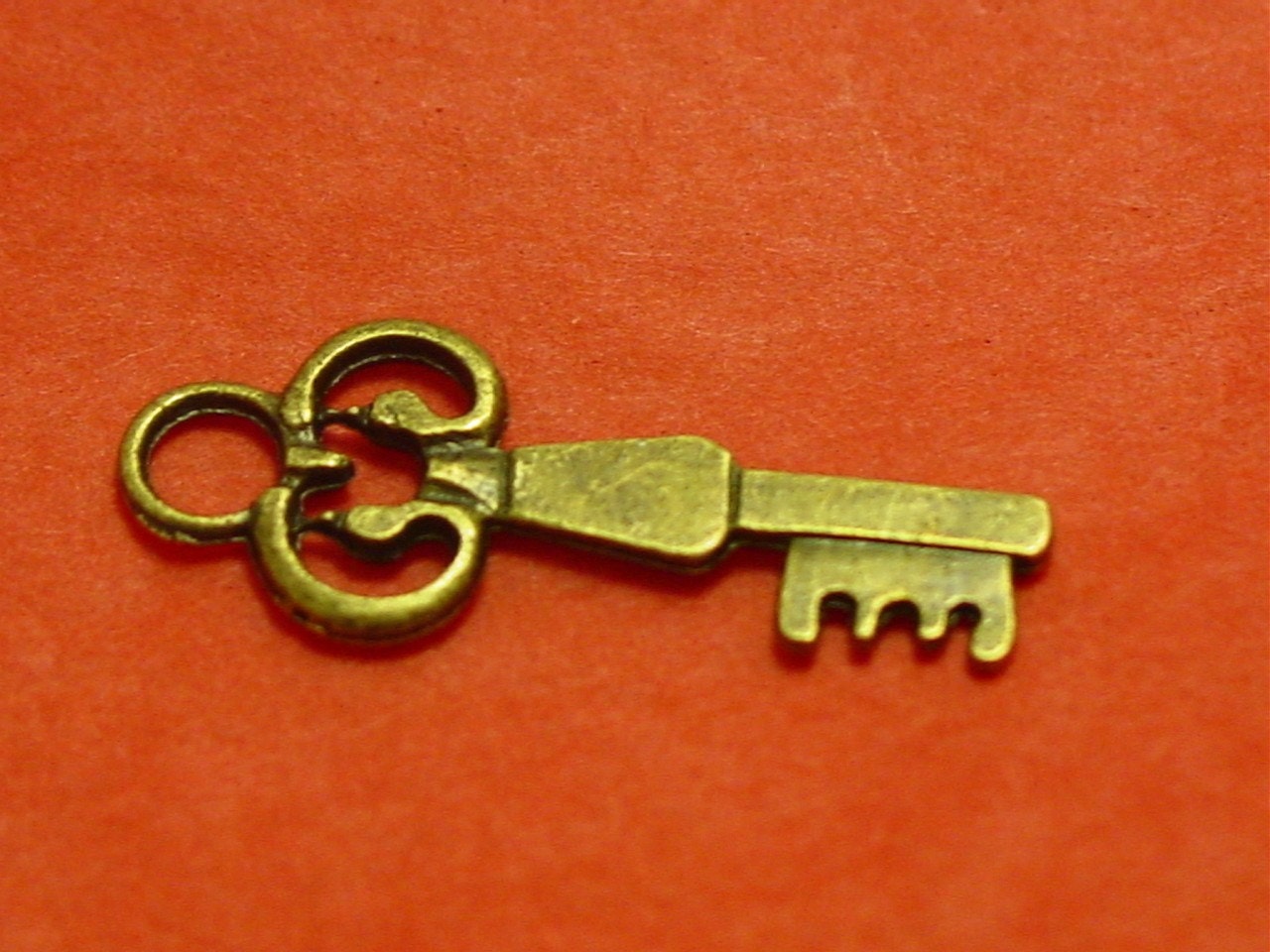 2 pewter key charms
