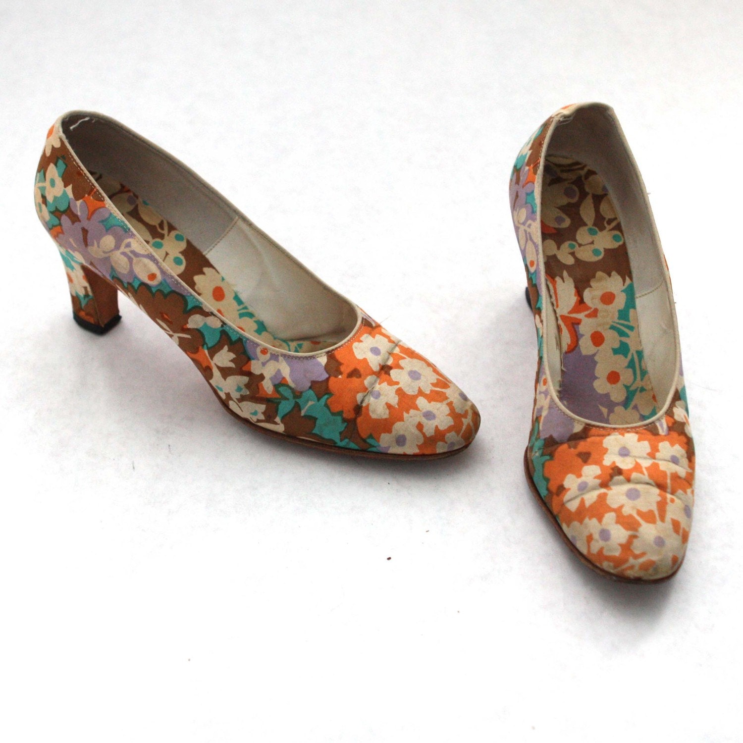 Vintage Floral Ladies High Heel Shoes in Blue Purple White Orange and Tan Size 7
