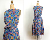 vintage 1960s dress / 60s dress-- bright floral print & linen dress (small)