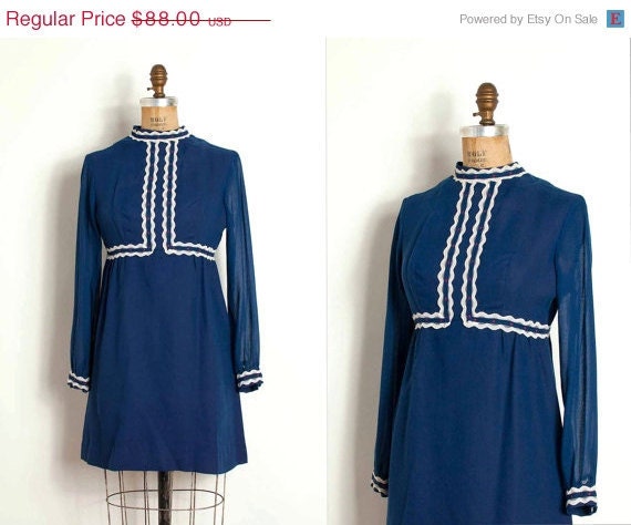 s a l e vintage 1960s dress / 60s dress / blue babydoll empire waist mini dress (small s)
