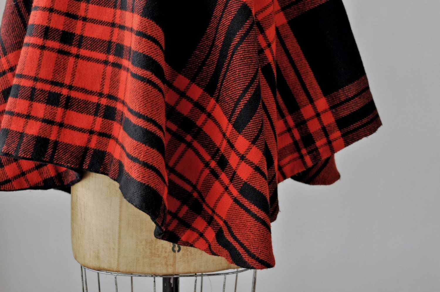 1970's / 70s vintage THE EDGE OF WINTER poncho.