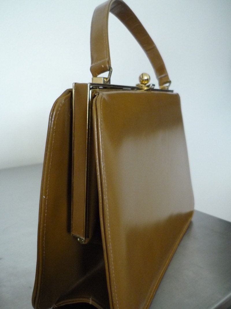 Vintage Handbags 60's Purse Medium Snap Closure by Freshandswanky