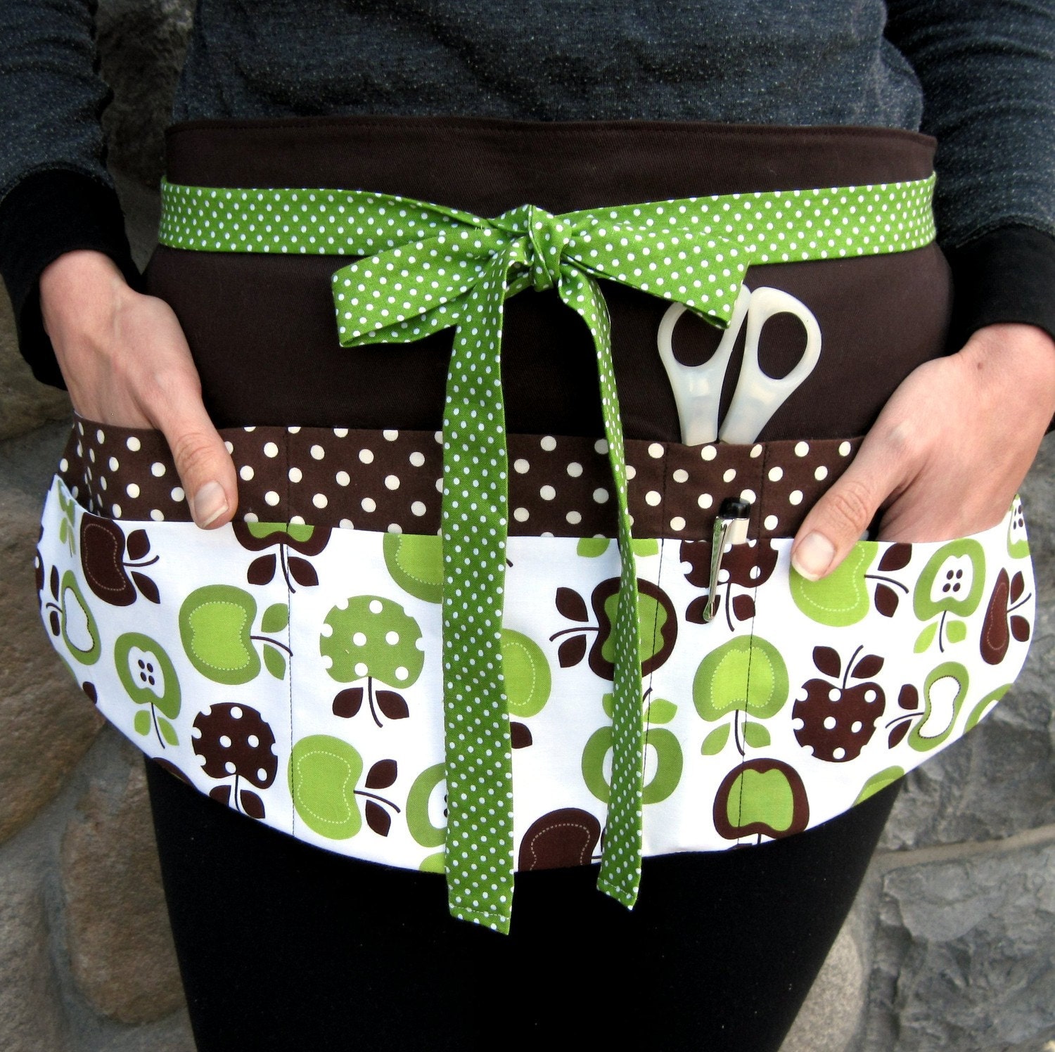 Teacher Apron - Bright Green Apple & Chocolate Brown Polka Dot 8-Pocket Classroom Utility Apron for Teachers, Vendors, Crafters