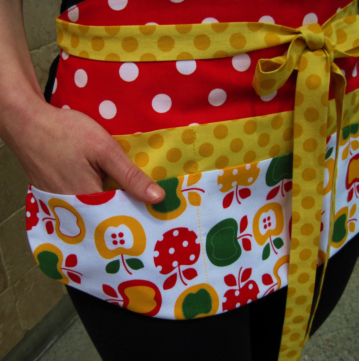 Teacher Utility Apron with Pockets - Red, Yellow and Green Apple 6-Pocket Utility Apron for Crafters, Kitchens or The Classroom