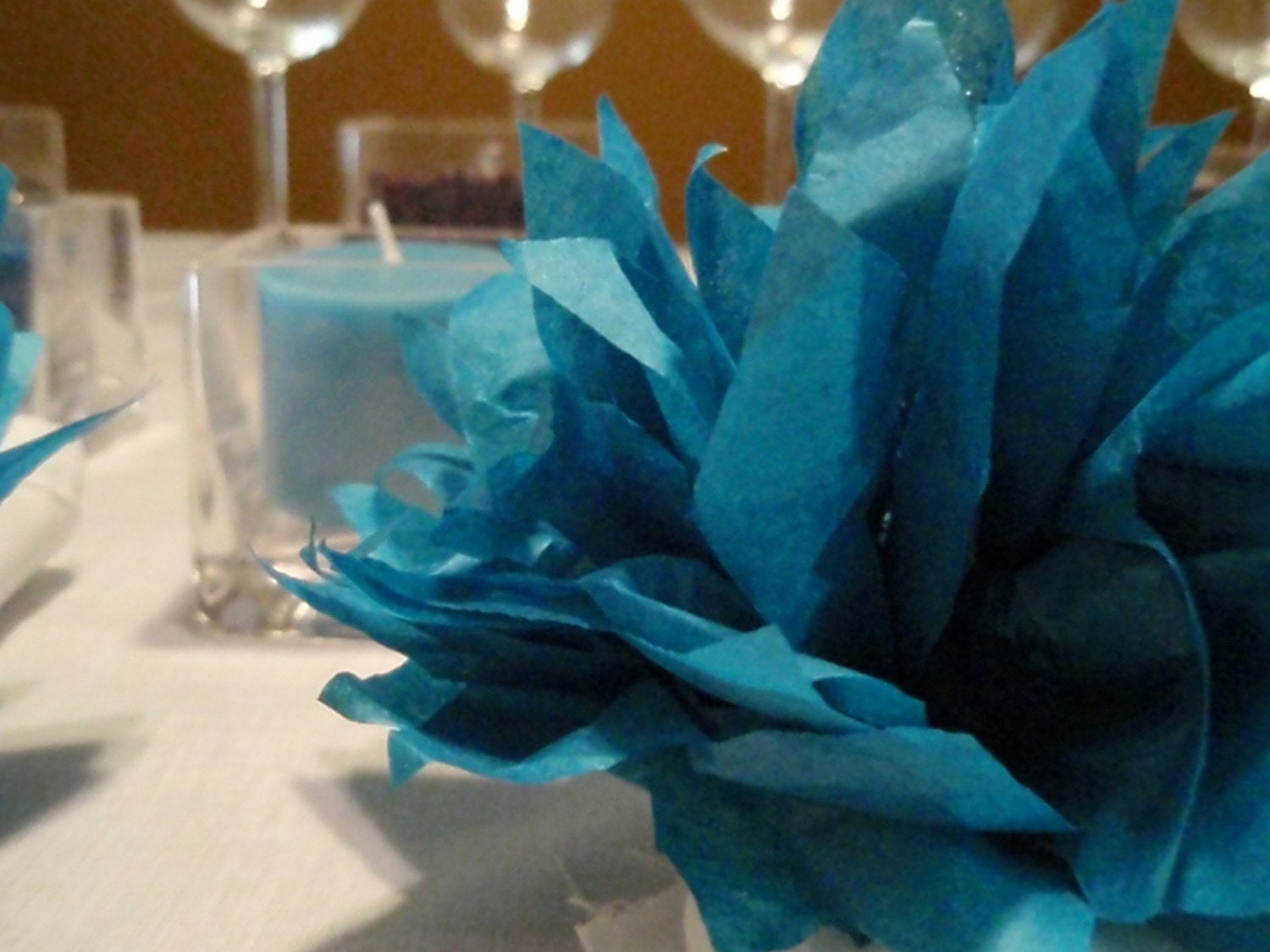 25 Peacock Paper Dahlias. Wedding decor, napkin holders, baby showers, dinner parties, birthday. Tissue paper pom pom.