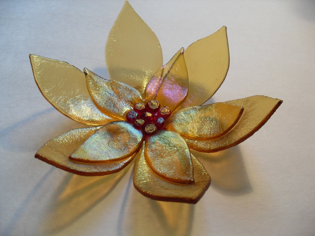 Irridescent  amber  Poinsettia flower Fused Glass dish