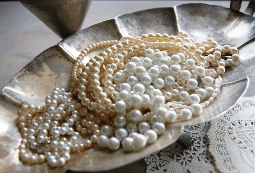 Vintage Faux Pearl Necklaces, Costume Jewelry, Eye Glass Chain, Classic Look,