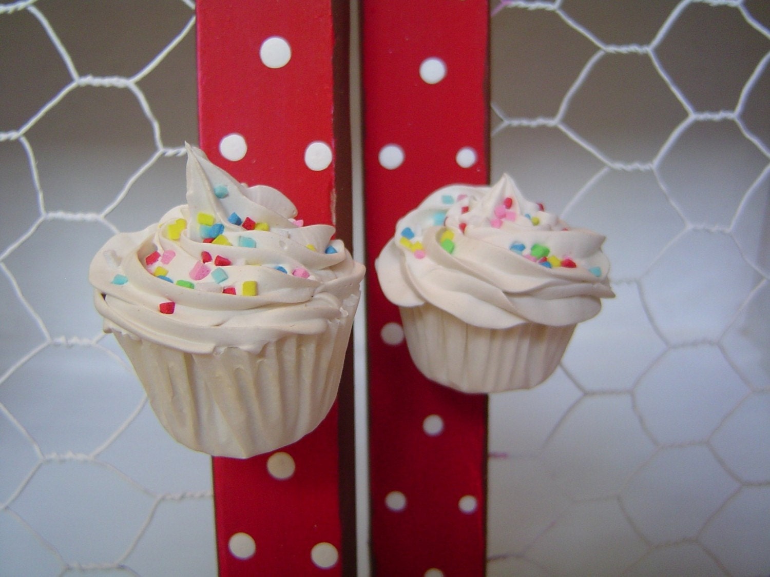 CABINET PULL fake cupcake Door knobs set of 2 childrens pull knobs (kitchen,bakery,girls room, coffee shop) white icing