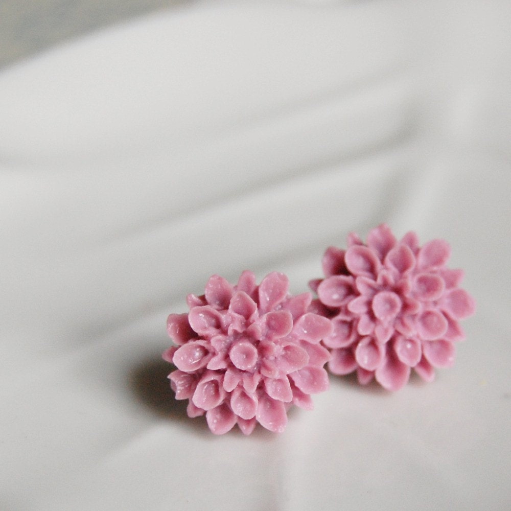 Lavender Chrysanthemum Stud Earrings