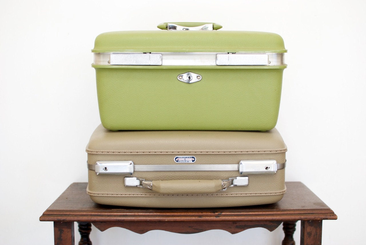 Vintage Green Train Case by Royal Traveller...SALE PRICE REDUCED