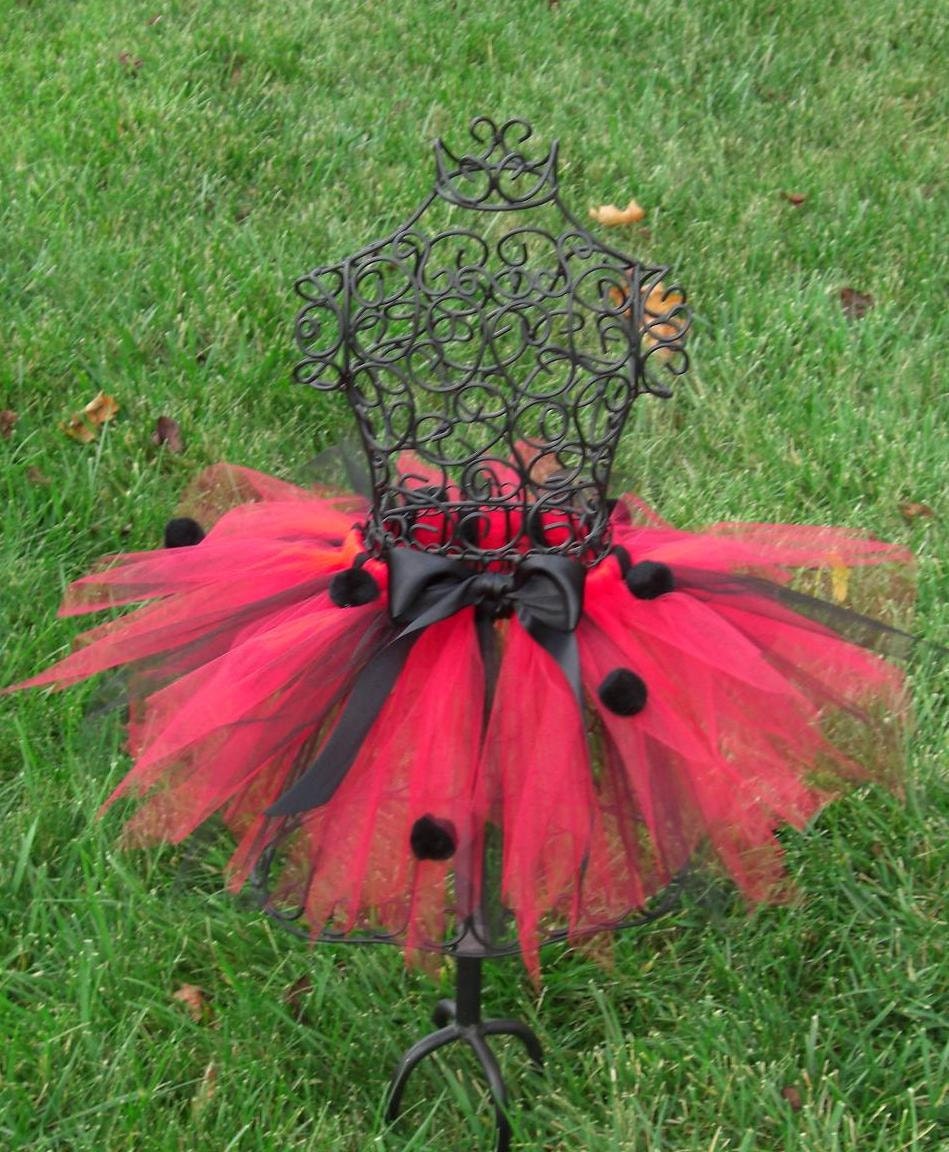 Love bug tutu- Girls Ladybug Tutu--- Red and Black Tutu Skirt with Black Puffs--- Black and Red Tutu, Baby Ladybug Costume, Toddler Ladybug
