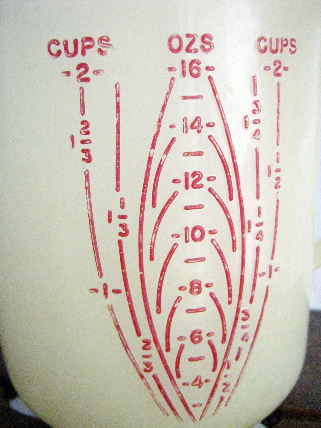 1960s 2 Cup Spouted Measuring Pirtcher Vintage Tupperware