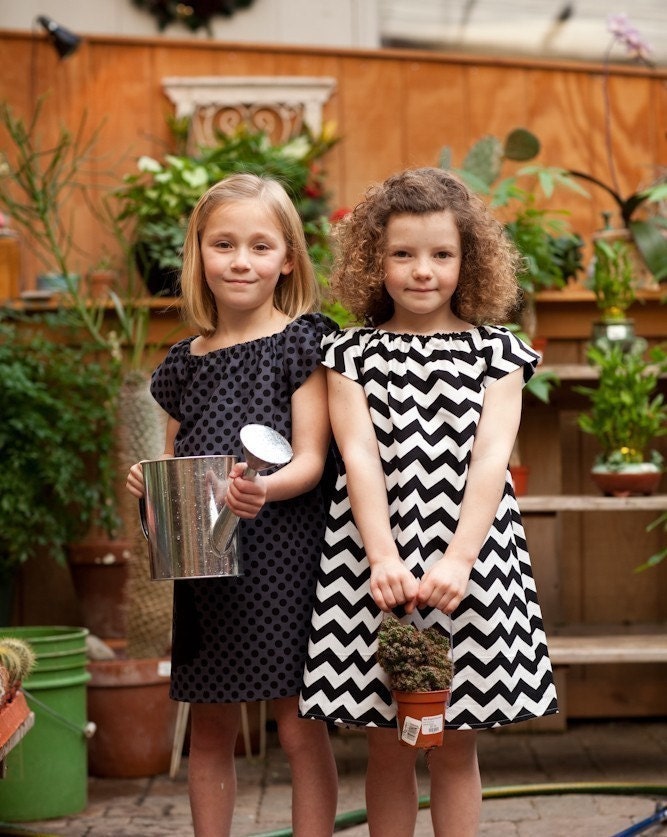 SALE Ready to ship - Black and white mod chevron stripe dress, short sleeves - Size 18m