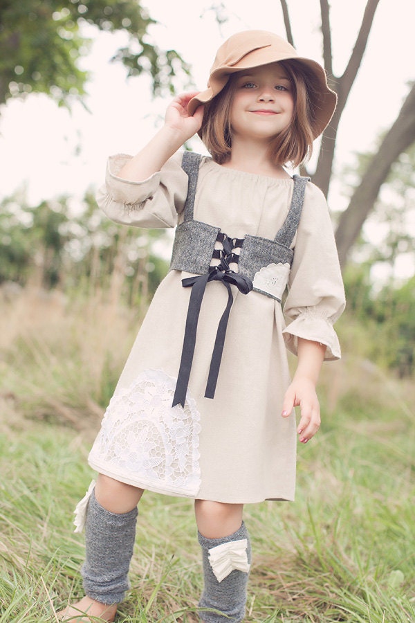 Hankerchief dirndl in grey wool with vintage lace trim