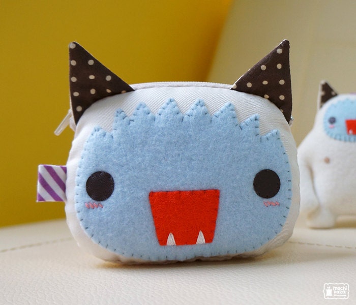 Yeti cat purse