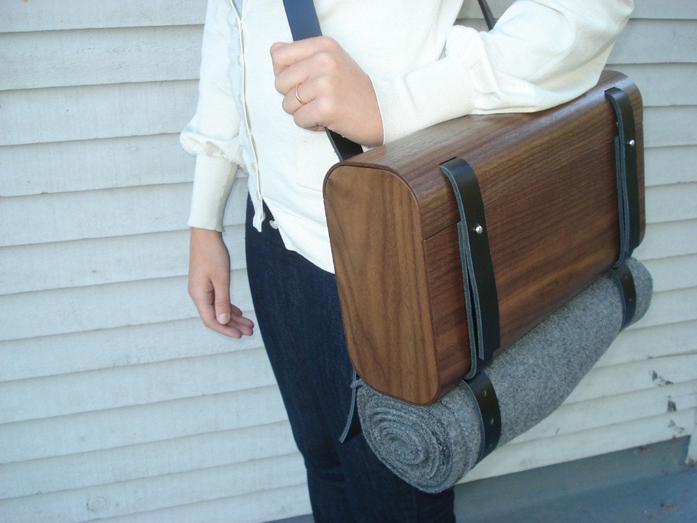 Bent Walnut Picnic Wine Tote