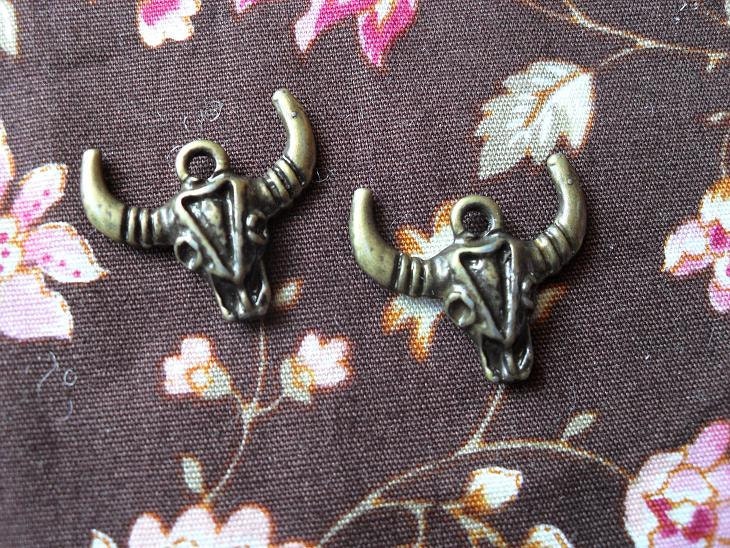 Buffalo brass charm - 10 ITEMS - pendant - Antique looking -
