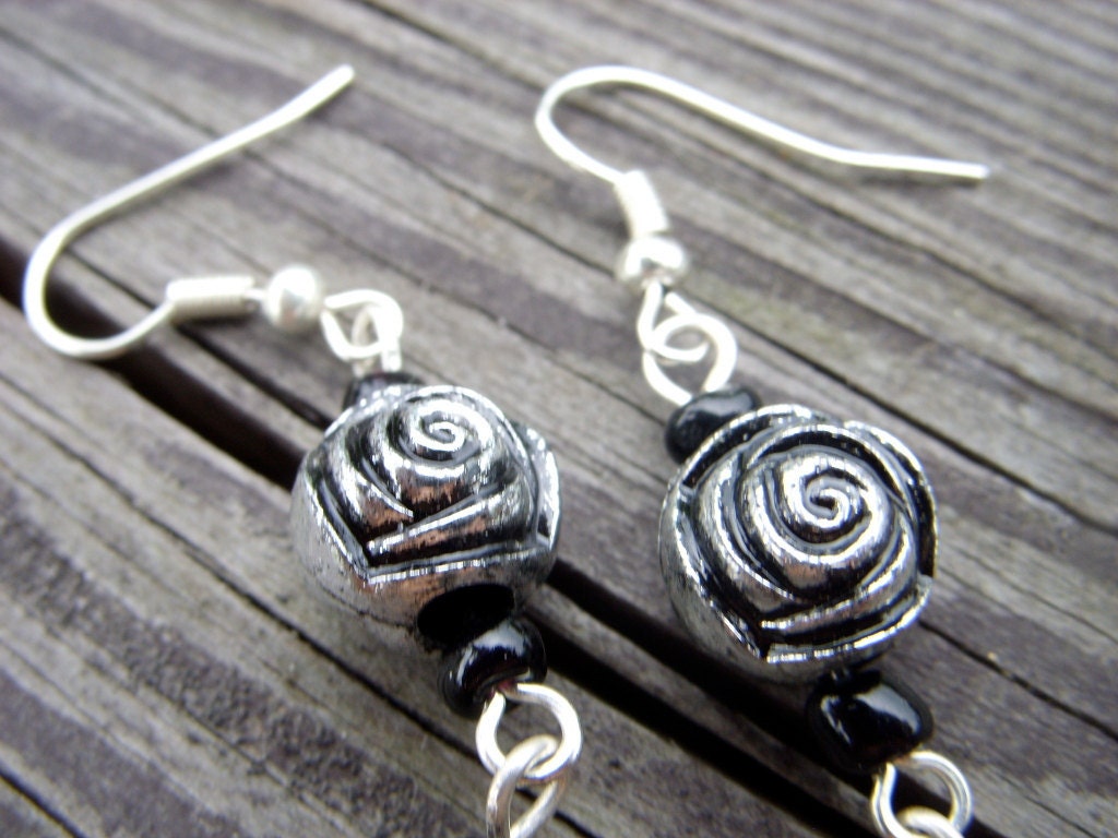 victorian dandy gothic lolita halloween roses earrings gray black silver vampire blood dark gothic