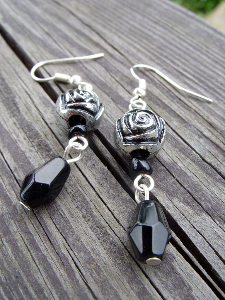 victorian dandy gothic lolita halloween roses earrings gray black silver vampire blood dark gothic