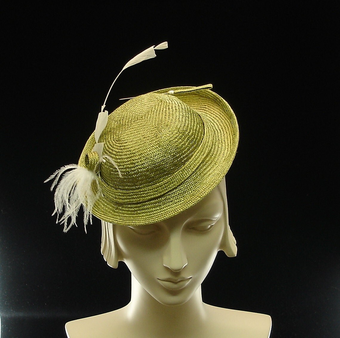 Saucer Hat 1920s Fashion Vibrant Olive Green Straw Hat for Women with White Feathers