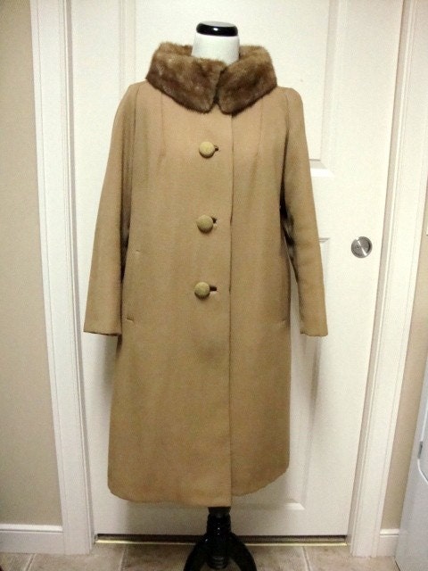 Beautiful Vintage Coat with Mink Collar 1940s  or 50s