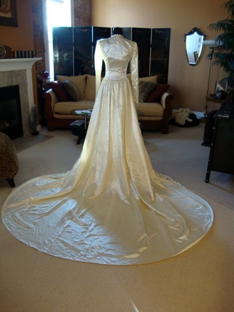Stunning Vintage Liquid Satin Wedding Dress