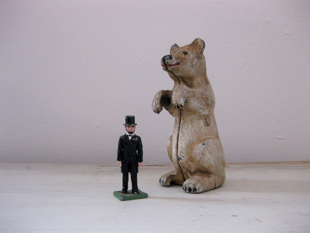 antique A.C. Williams Begging Bear cast iron bank