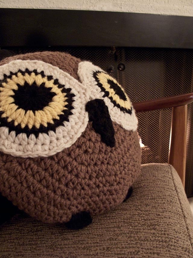 CROCHET OWL PILLOW