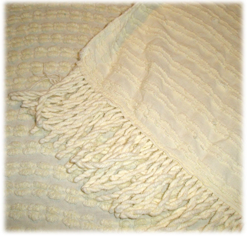 Soft Pastel Butter Yellow Popcorn Chenille Twin Bedspread Summertime Spring
