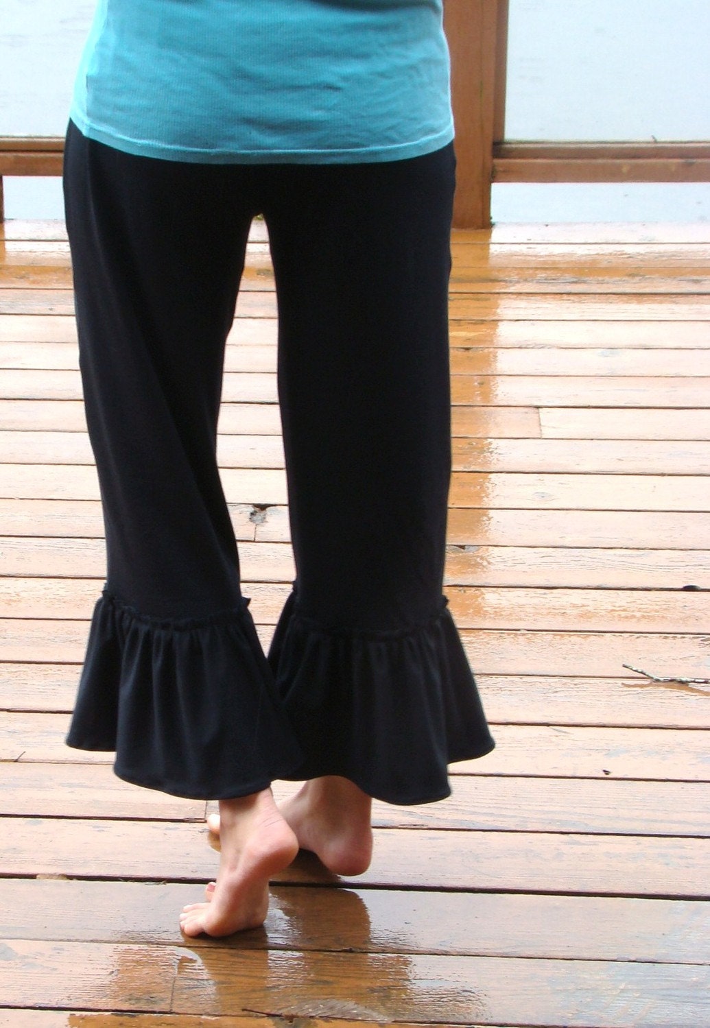 Black Licorice Women's organic bamboo knit ruffles