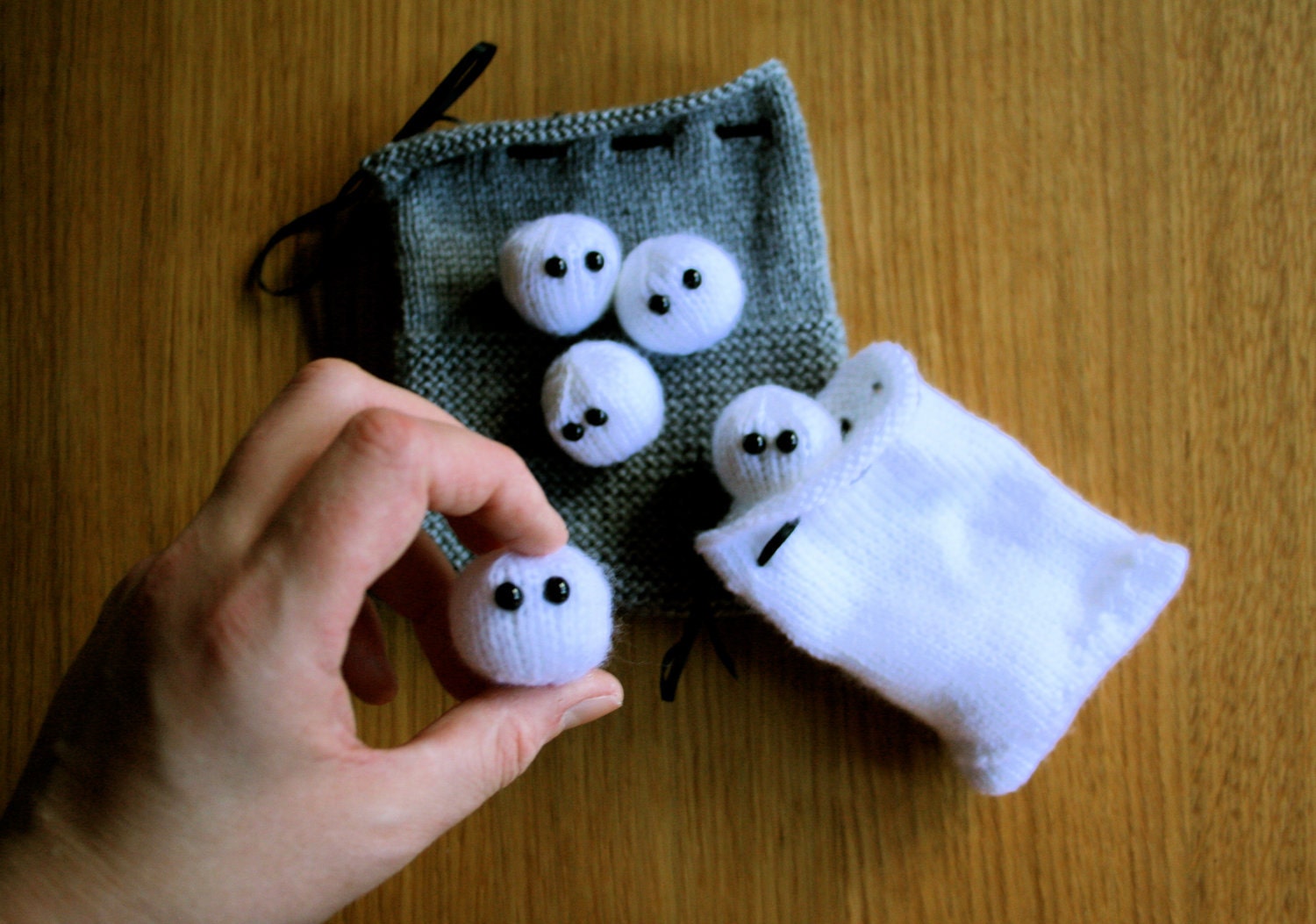 Knit your own Indoor snowball fight kit (pdf knitting pattern)