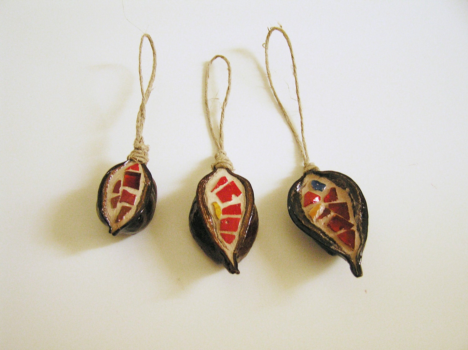 ornaments - mosaic handmade in 3 natural pods - Christmas Tree and House decoration red tiles