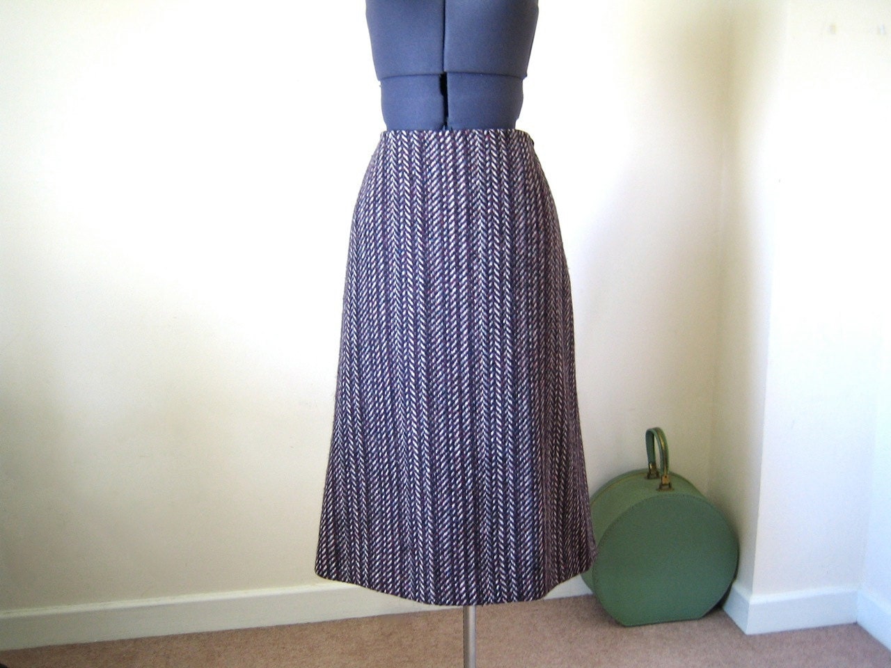 1970s does 1930s Skirt by DAKS / Amazing thick wool tweed in purples and burgundy / L, XL
